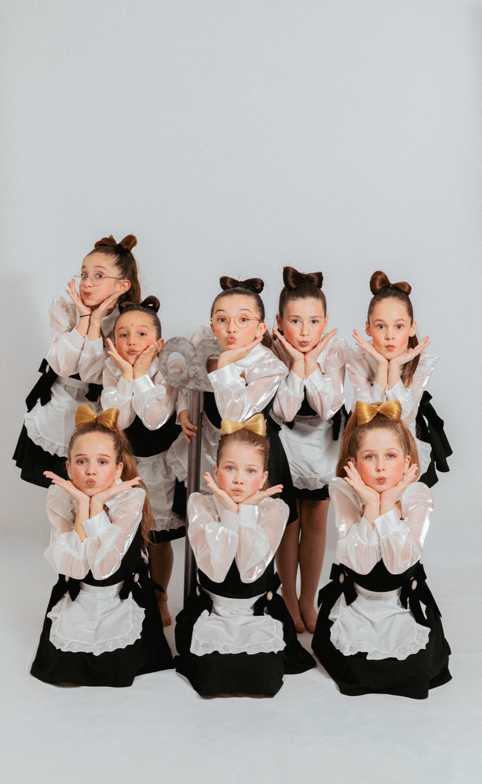 Costumes noir et blanc — shooting studio