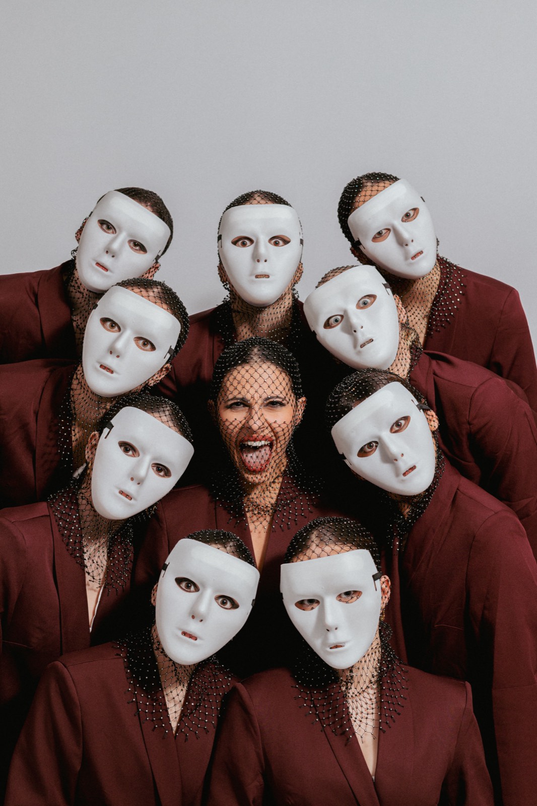 Costumes de scène — masques blancs